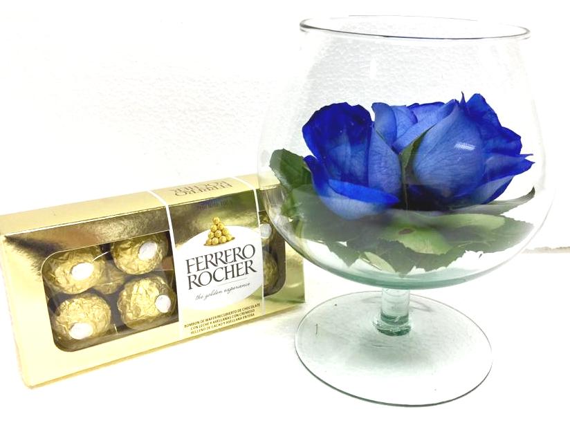  Copa con 3 Rosas Azules y Bombones Ferrero Rocher 100 grs
